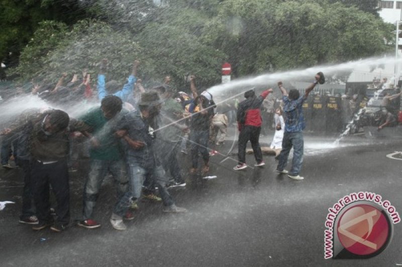 AKSI DEMO PAPUA DIBUBARKAN