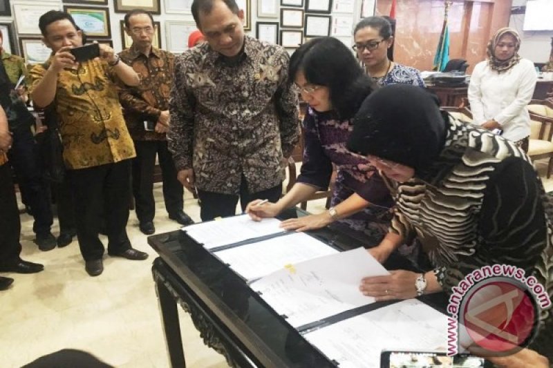 Kemenperin hibahkan mesin untuk IKM di Surabaya