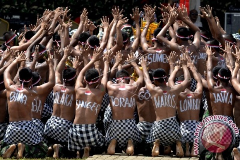 TARI KECAK BHINNEKA TUNGGAL IKA