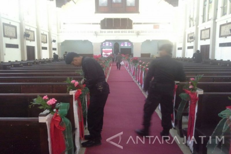 Gereja Hky Surabaya Gelar Tujuh Misa Natal Antara News Jawa Timur