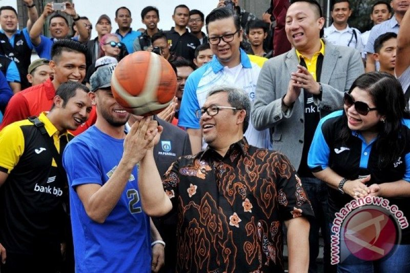 Gubernur Perkenalkan Tim Basket - Voli Bank BJB 