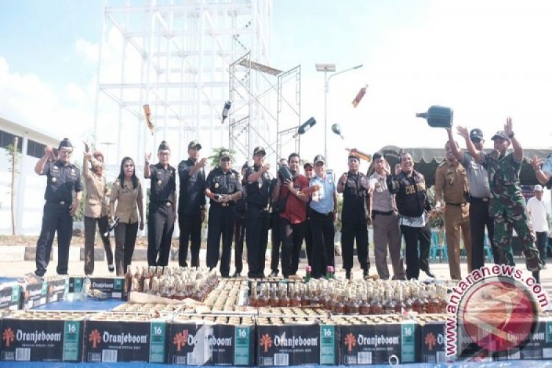 Bea Cukai Atambua Musnahkan Minuman Beralkohol
