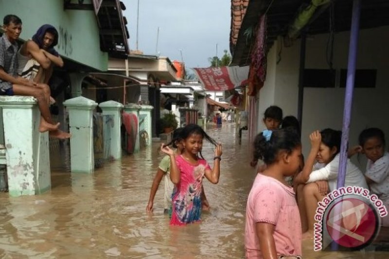 Ribuan rumah di Cirebon terendam banjir