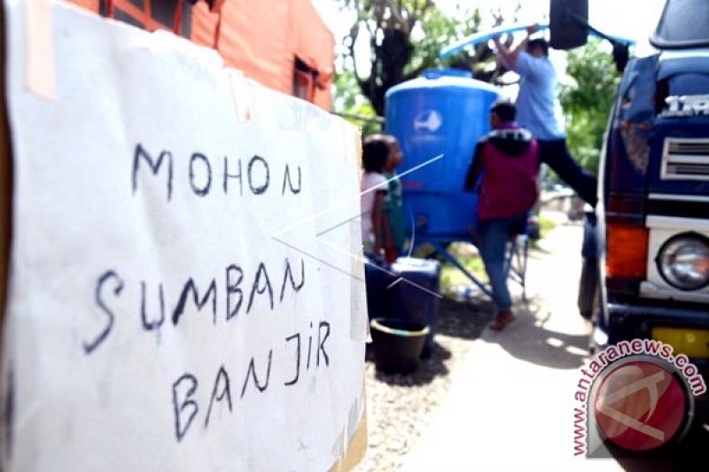 SUPLAI AIR BERSIH KORBAN BANJIR