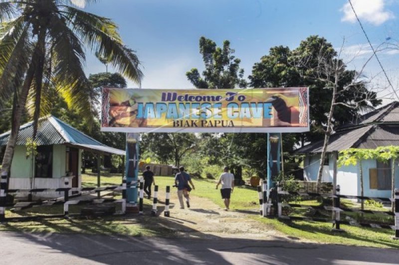 Mengunjungi Gua Jepang di Pulau Biak