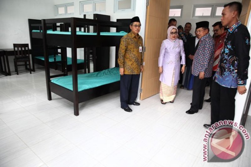 Muslim Sejati Bisa Ditempa Melalui Pondok Pesantren Sebut Wagub Sulsel Antara News Muslim Sejati Bisa Ditempa Melalui Pondok Pesantren Sebut Wagub Sulsel Antara News