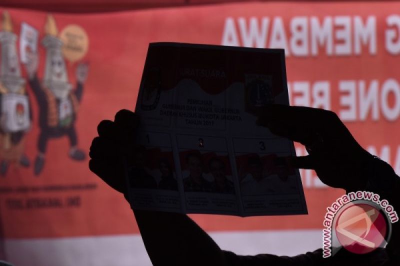 Pleno Kpud Tetapkan Rajiun Menangi Pilkada Muna Barat Antara News<script async src=