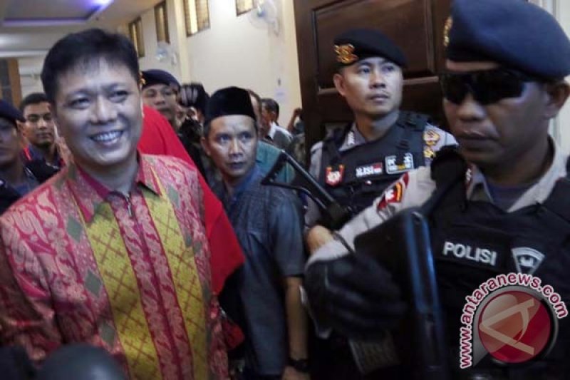 BUPATI TANGGAMUS NON AKTIF JALANI SIDANG 