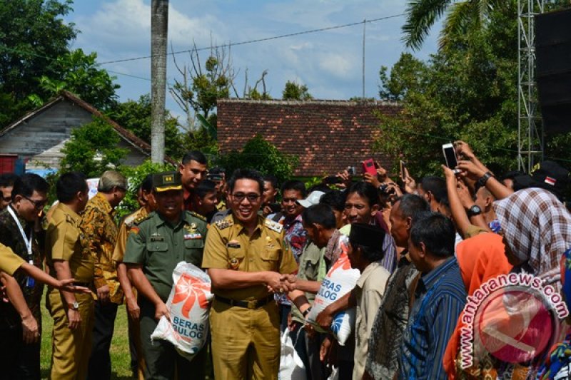 SERAHKAN BERAS KELUARGA SEJAHTERA