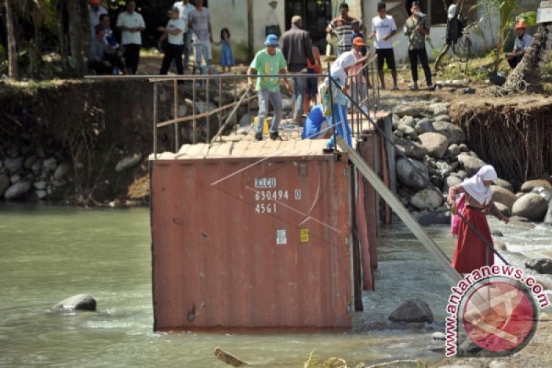 JEMBATAN DARURAT PASCA BANJIR