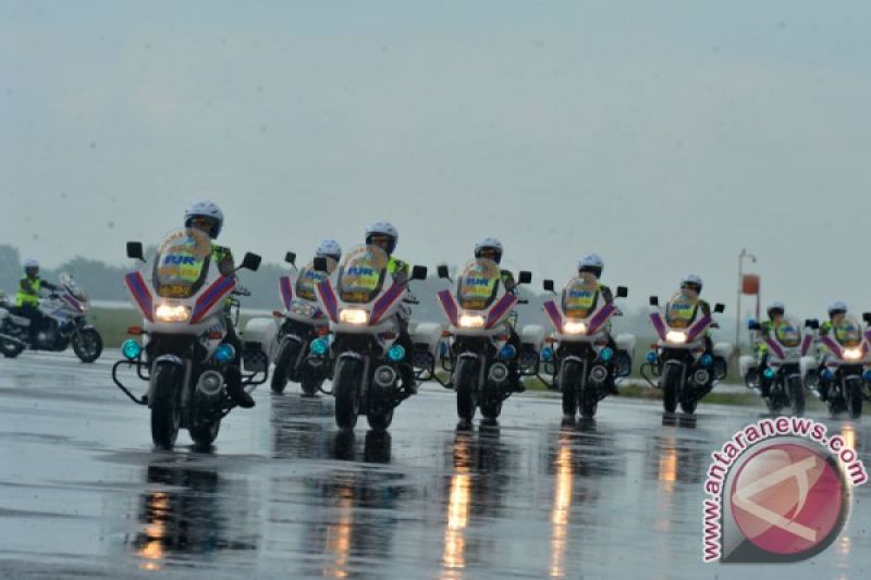 Simulasi Pengawalan VIP