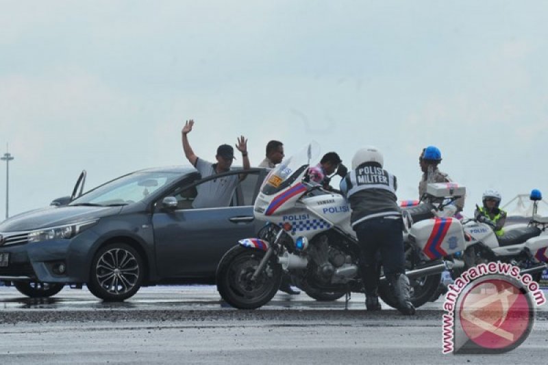 Simulasi Pengawalan VIP