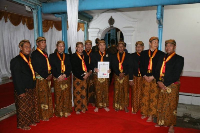 Bupati Siak Raih Gelar Kehormatan Dari Keraton Surakarta