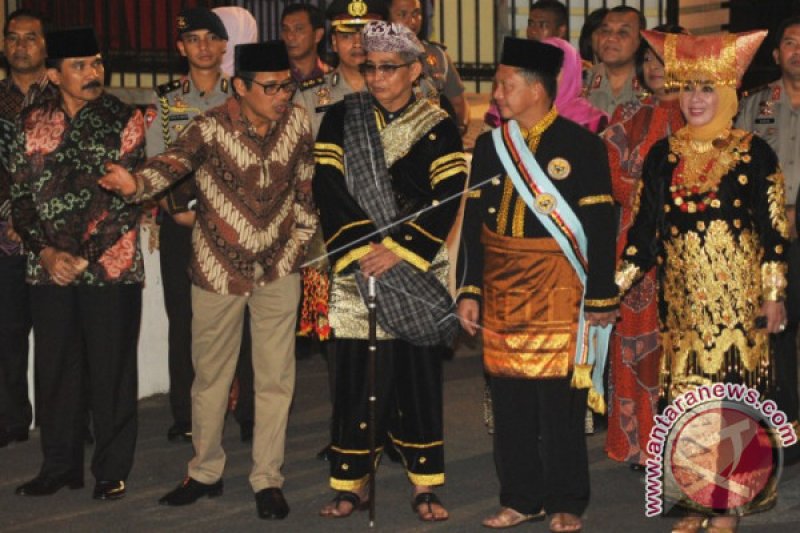 GELAR ADAT KAPOLRI