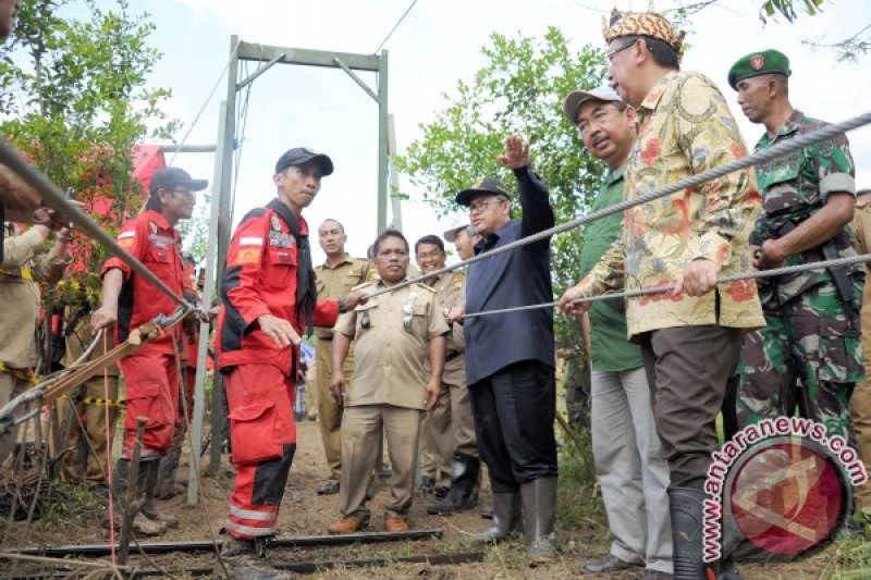 Aher Tinjau Jembatan Gantung ke-20 di Sumedang 