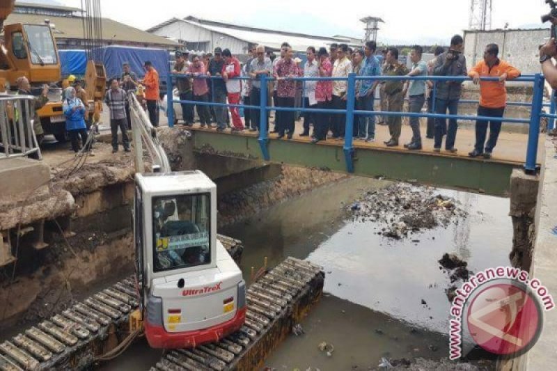 Sekda Jabar Tinjau Penanganan Banjir di Rancaekek 