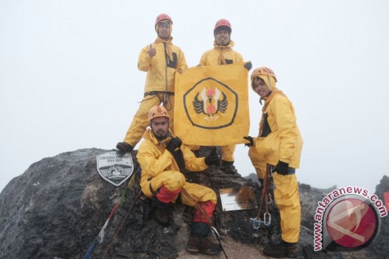 Palawa Unpad Berhasil ke Puncak Nemangkawi