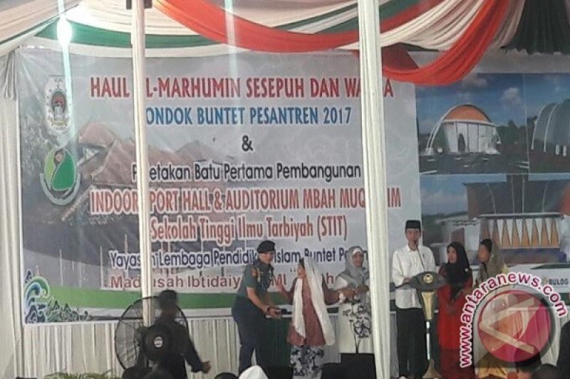 Jokowi Bersilaturahim dengan Ulama dan Santri Buntet