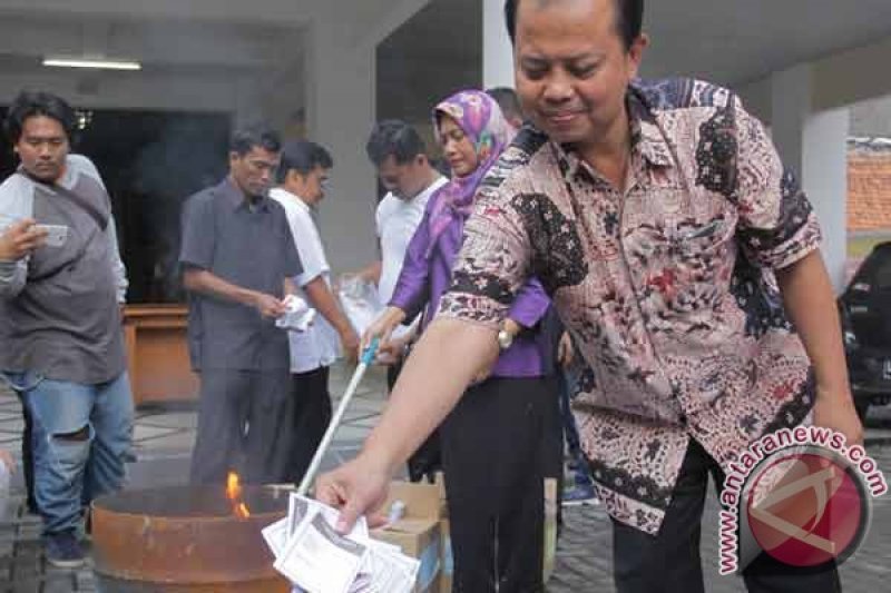 Pemusnahan Surat Suara Rusak 