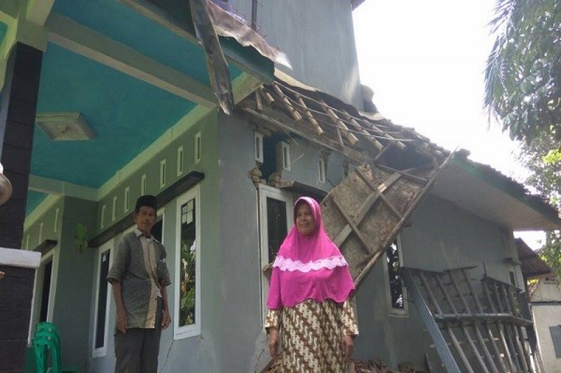 Gempa Tasikmalaya Sebabkan Kerusakan Bangunan Rumah 