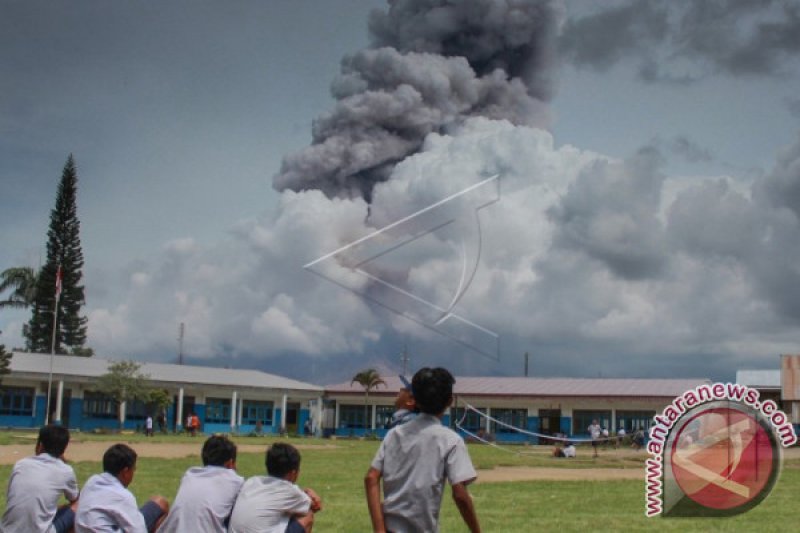 ERUPSI GUNUNG SINABUNG