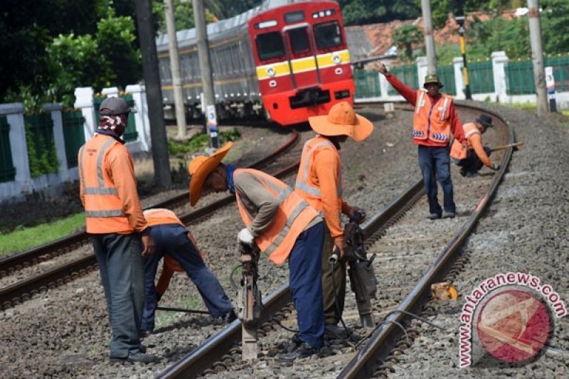 KAI Melarang Masyarakat Membakar Sampah di Rel 