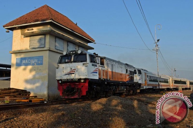 Pt Kai Di Purwokerto Siapkan 32 Lokomotif Antara News<script async src=