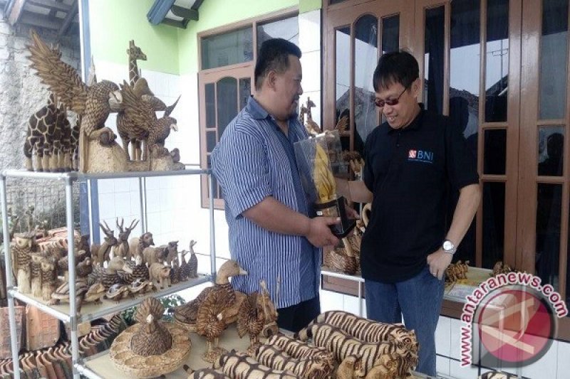 Mengukir Kayu dengan Solder Ala Cikole