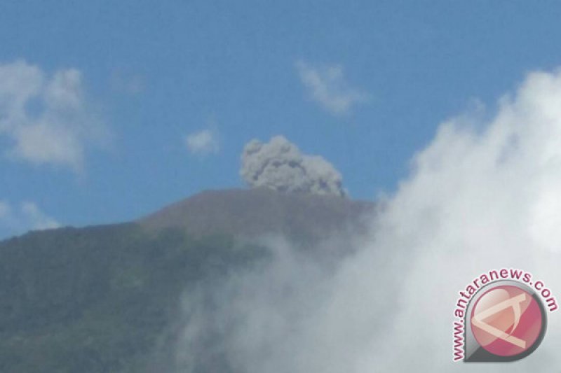 GUNUNG MERAPI DUA KALI MELETUS 