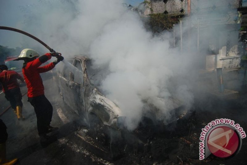 Mobil Terbakar