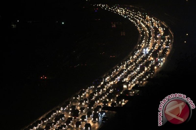 Tol Cikampek Macet Parah Sepanjang 40 Km 