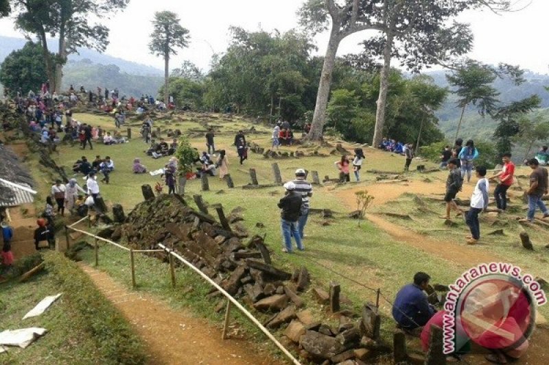 Situs Gunung Padang Sasaran Wisatawan Habiskan Liburan