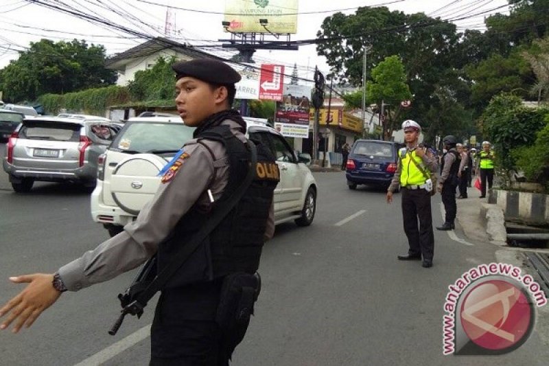 Kendaraan Menuju Arah Lembang Padat 