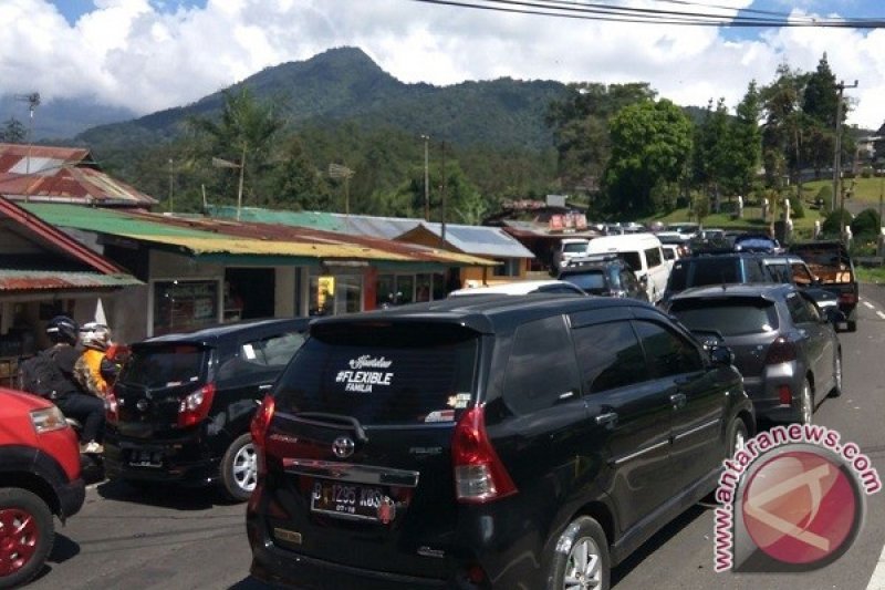 Menjelang Sore Jalur Puncak Satu Arah