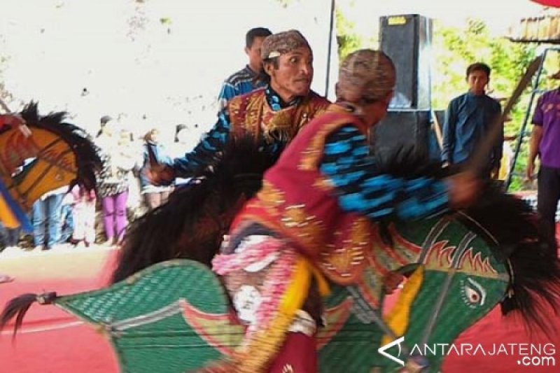 Tari Kepyak Kepyak Adalah Studi Indonesia Tari Kepyak Kepyak Adalah Studi Indonesia