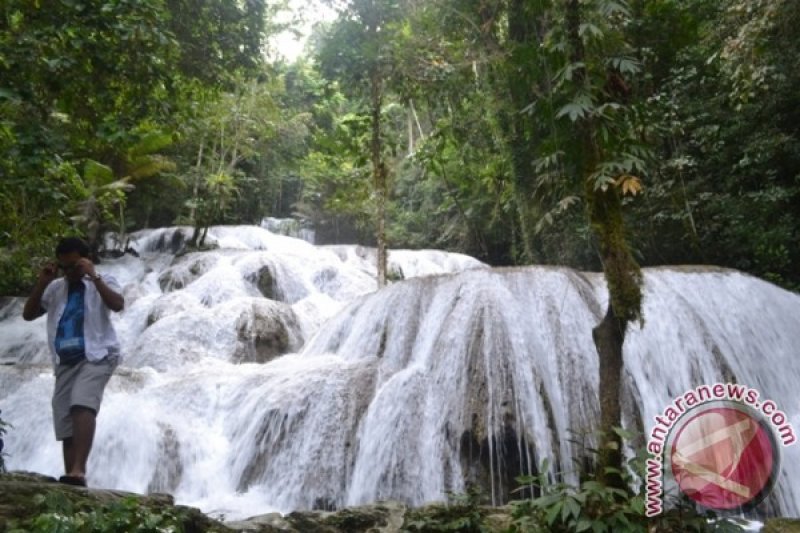 AIR TERJUN SALUOPA WERA