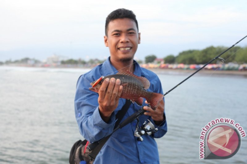 MANFAATKAN WAKTU LIBURAN MINGGUAN MANCING IKAN