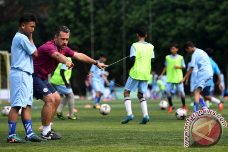 PELATIHAN ANAK-ANAK DARI MANCHESTER CITY