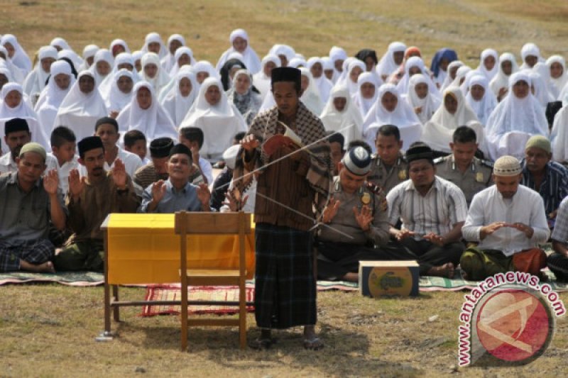 PETANI SALAT MINTA HUJAN