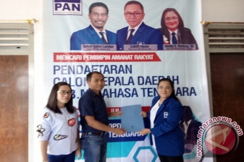 Remly Kandoli Mendaftar Bakal Cabup di PAN dan PD