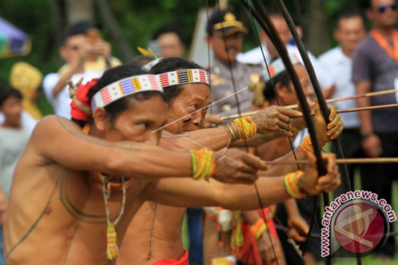 FESTIVAL PANAHAN SIKEREI SUKU ANAK DALAM MENTAWAI