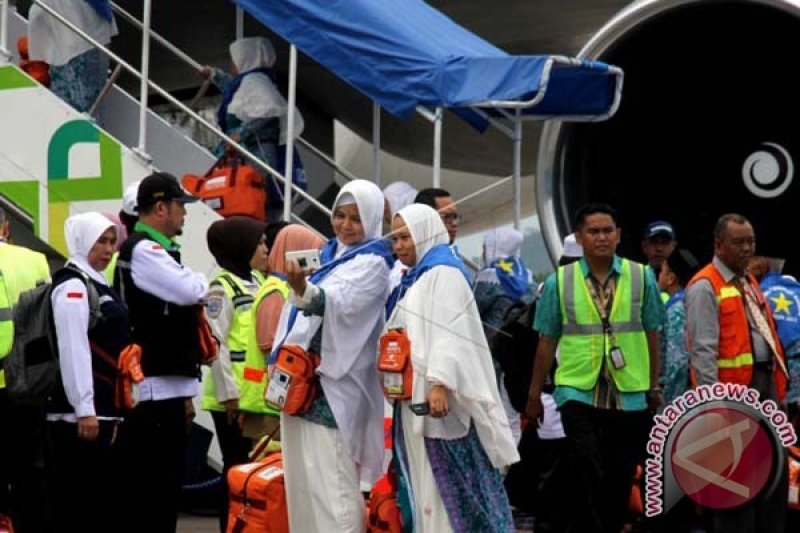 KLOTER PERTAMA EMBARKASI MAKASSAR