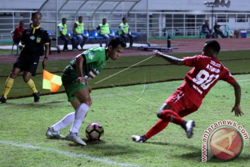 PS TNI KALAHKAN SEMEN PADANG FC