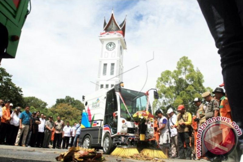 MOBIL PENYAPU SAMPAH BUKITTINGGI