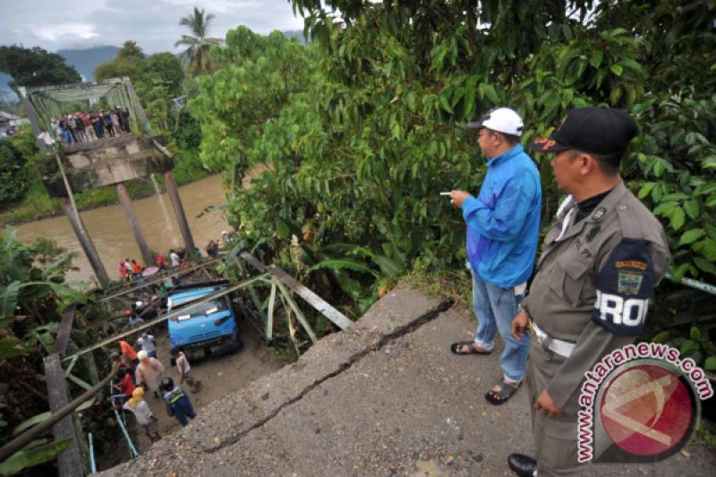 JEMBATAN LUBUK ALUNG AMBRUK