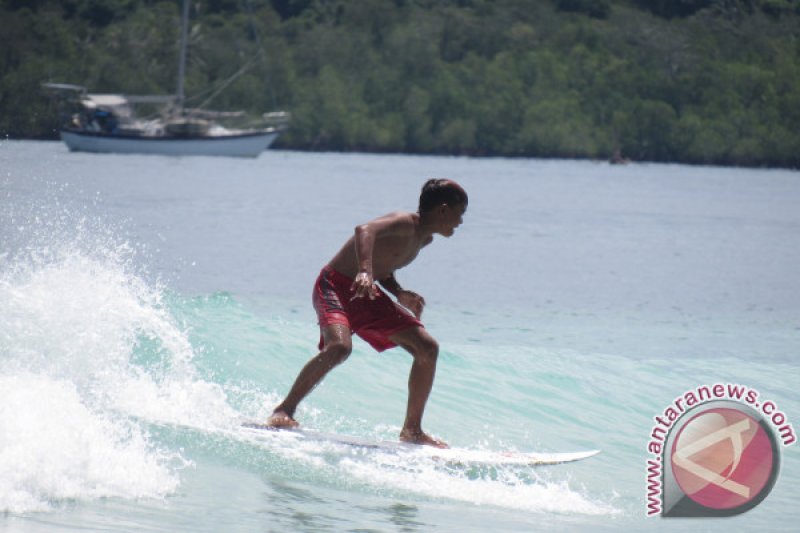 SURFING MENTAWAI