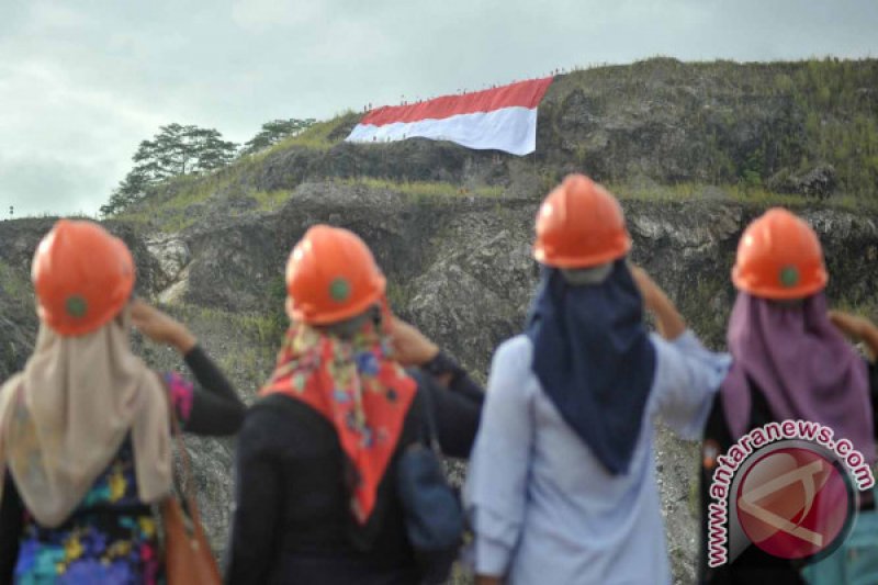 BENDERA RAKSASA KARANG PUTIH