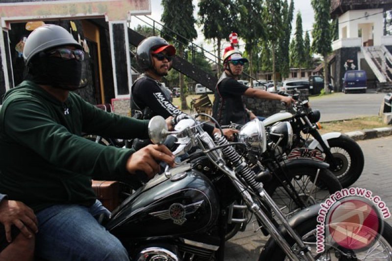 Kirab Motor Antique Club Jogja (MAC)