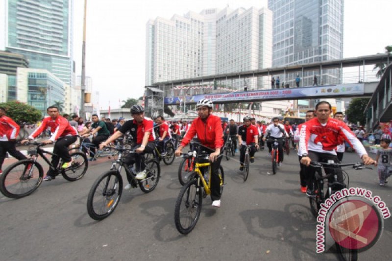 PRESIDEN JOKOWI BERSEPEDA