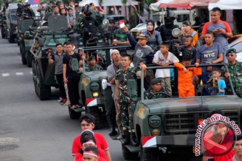 PARADE KEMERDEKAAN ALUTSISTA TNI